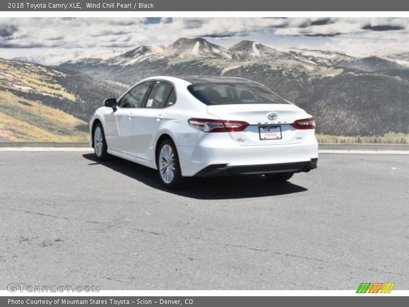 Wind Chill Pearl / Black 2018 Toyota Camry XLE