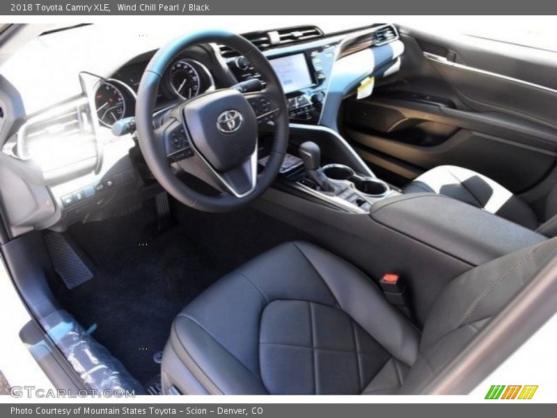 Wind Chill Pearl / Black 2018 Toyota Camry XLE