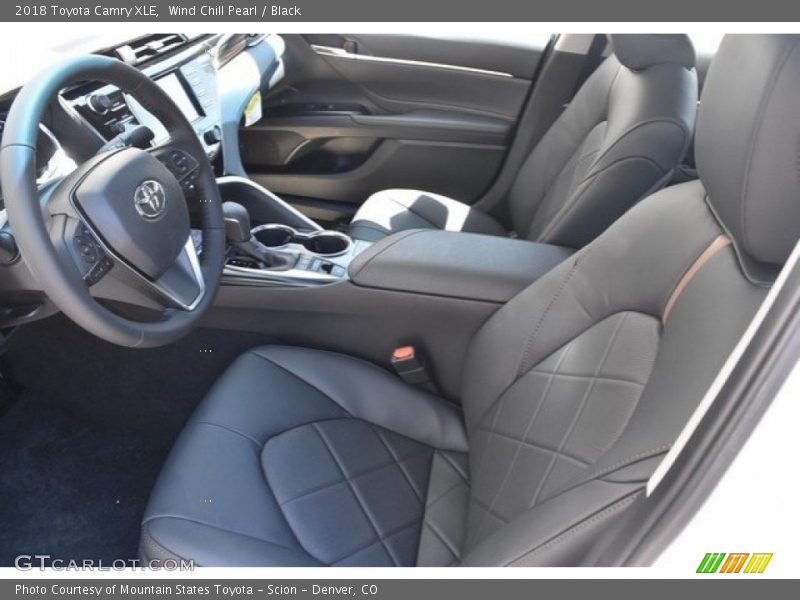 Wind Chill Pearl / Black 2018 Toyota Camry XLE