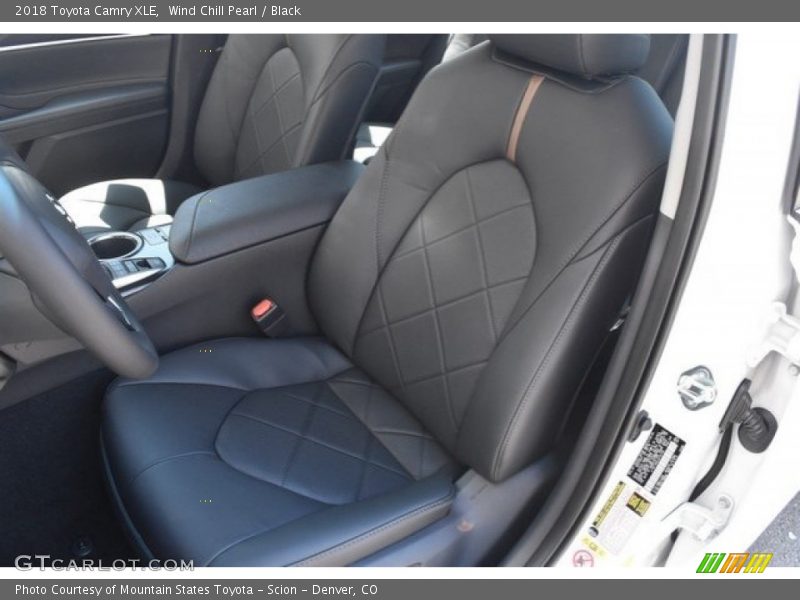 Wind Chill Pearl / Black 2018 Toyota Camry XLE