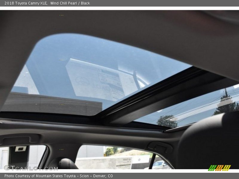 Wind Chill Pearl / Black 2018 Toyota Camry XLE