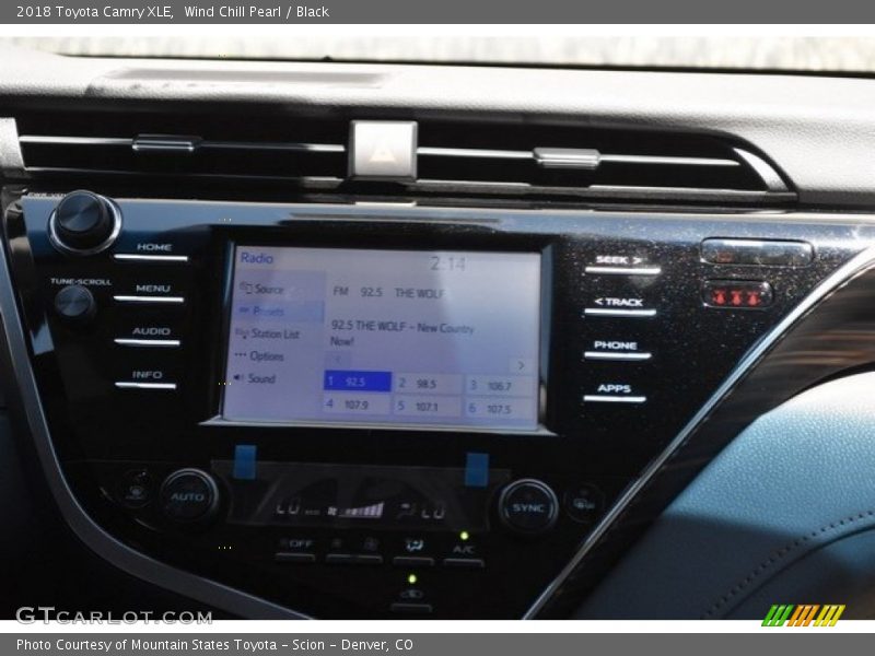 Wind Chill Pearl / Black 2018 Toyota Camry XLE