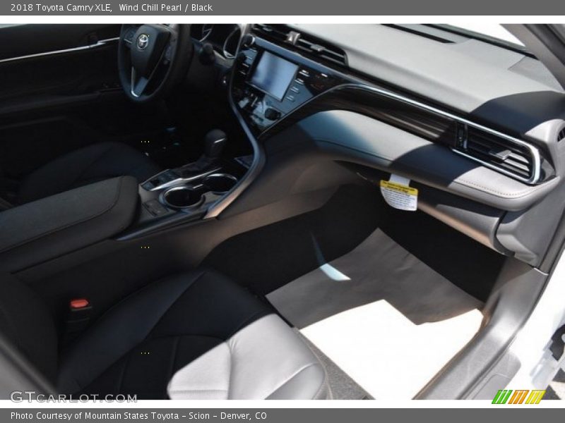Wind Chill Pearl / Black 2018 Toyota Camry XLE