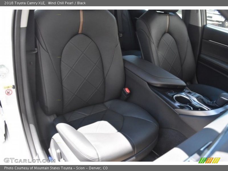 Wind Chill Pearl / Black 2018 Toyota Camry XLE