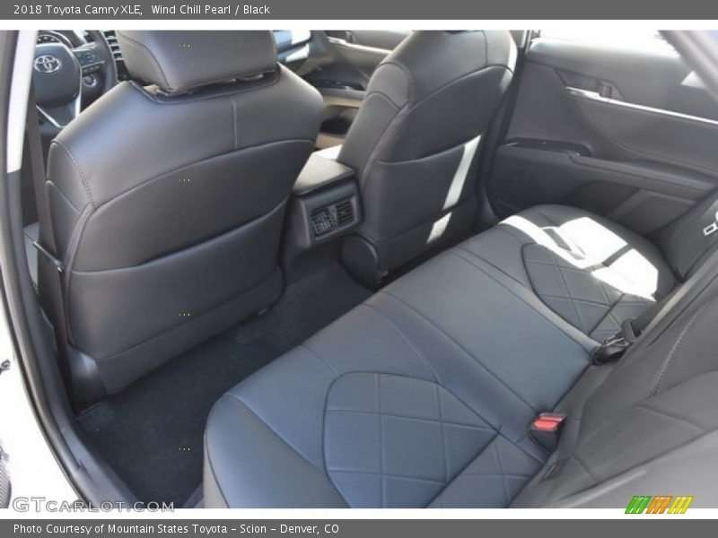 Wind Chill Pearl / Black 2018 Toyota Camry XLE