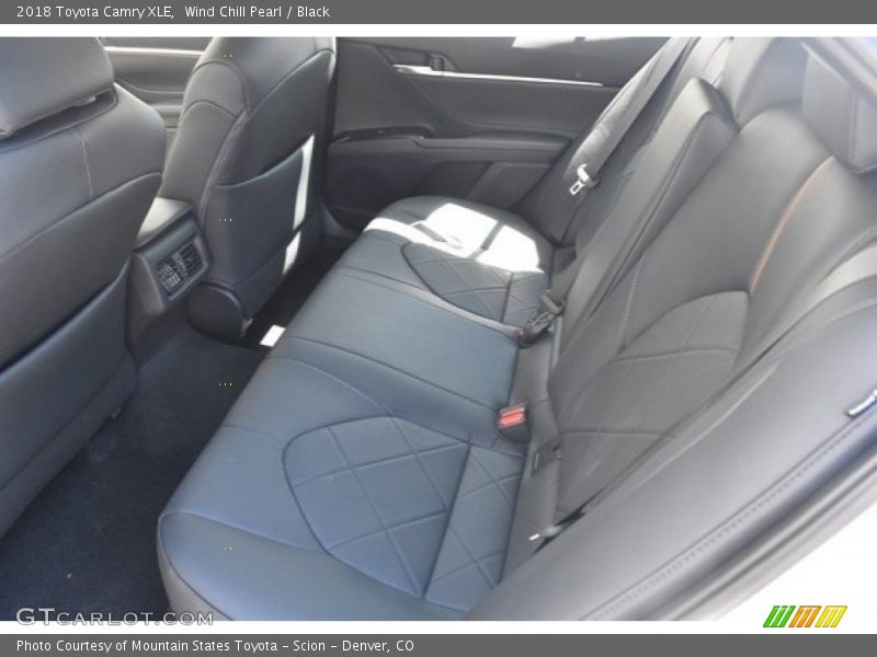Wind Chill Pearl / Black 2018 Toyota Camry XLE