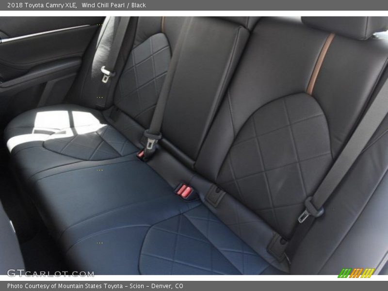Wind Chill Pearl / Black 2018 Toyota Camry XLE