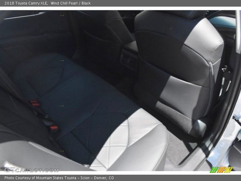 Wind Chill Pearl / Black 2018 Toyota Camry XLE