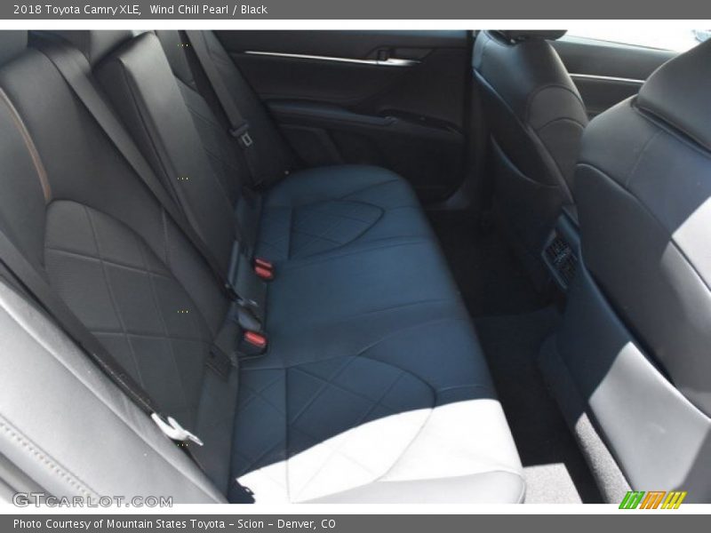 Wind Chill Pearl / Black 2018 Toyota Camry XLE
