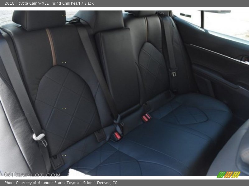 Wind Chill Pearl / Black 2018 Toyota Camry XLE