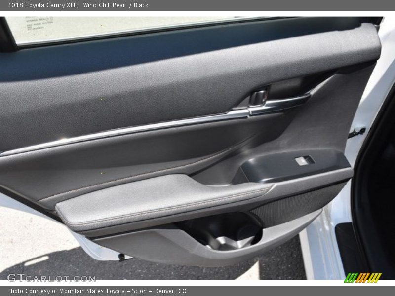 Wind Chill Pearl / Black 2018 Toyota Camry XLE