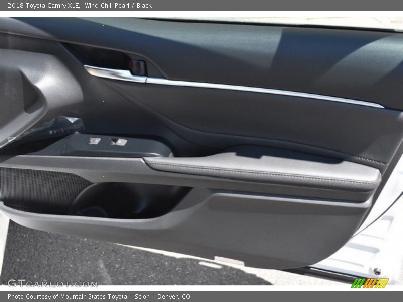 Wind Chill Pearl / Black 2018 Toyota Camry XLE