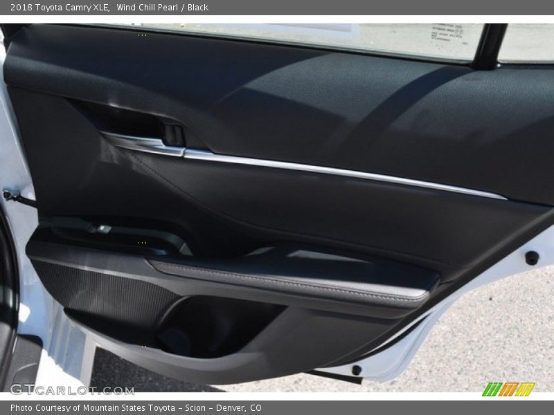 Wind Chill Pearl / Black 2018 Toyota Camry XLE