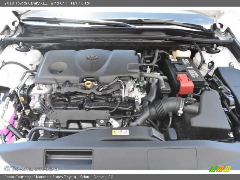 Wind Chill Pearl / Black 2018 Toyota Camry XLE