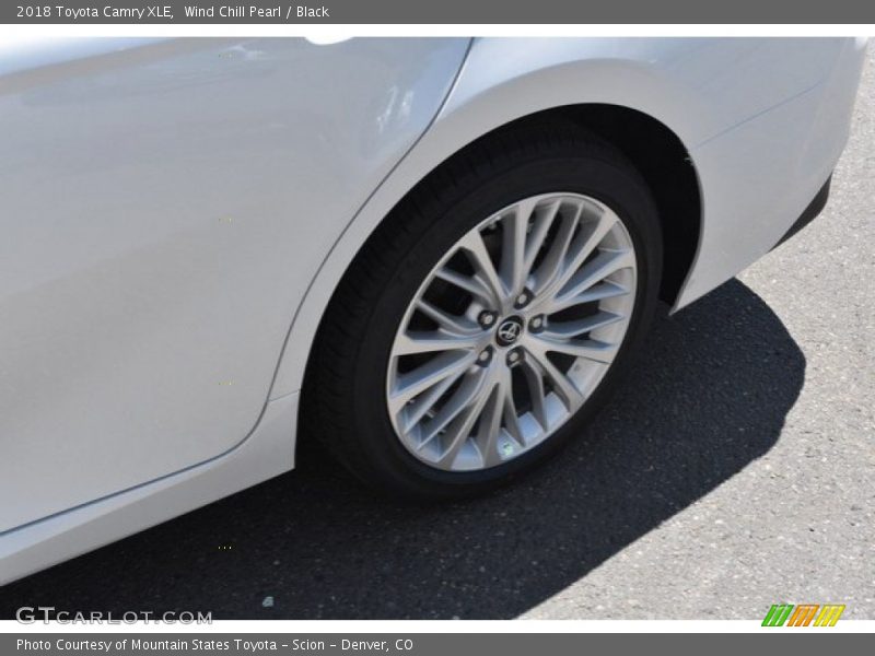 Wind Chill Pearl / Black 2018 Toyota Camry XLE