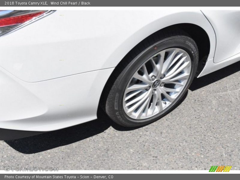 Wind Chill Pearl / Black 2018 Toyota Camry XLE