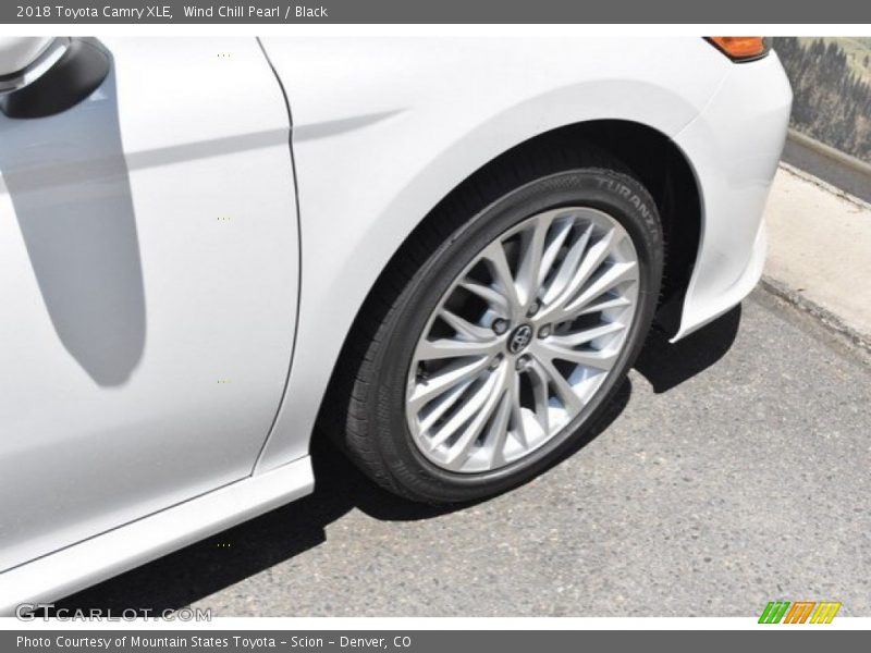 Wind Chill Pearl / Black 2018 Toyota Camry XLE