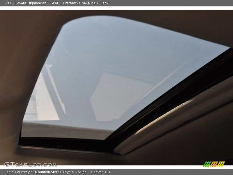 Predawn Gray Mica / Black 2018 Toyota Highlander SE AWD