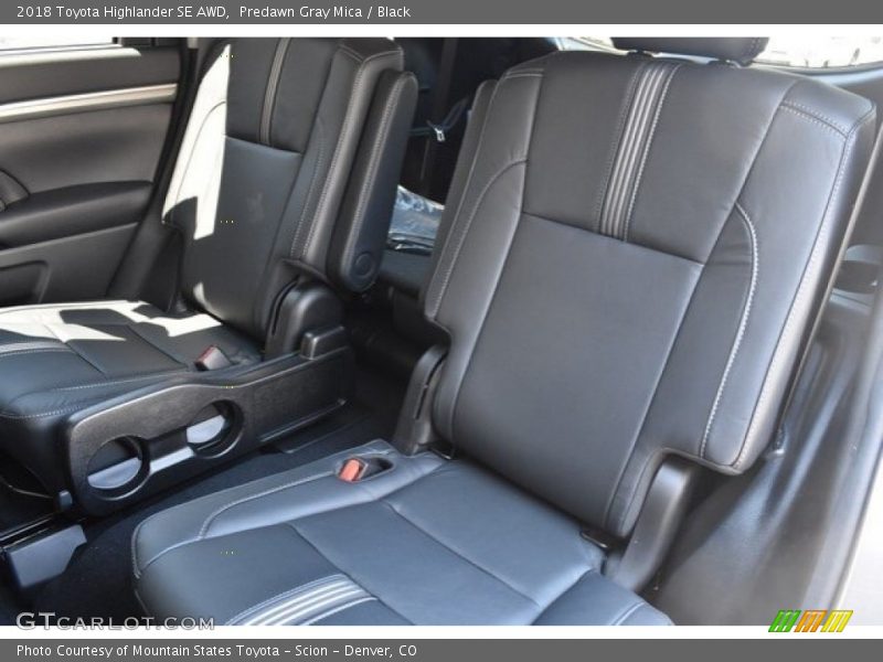 Predawn Gray Mica / Black 2018 Toyota Highlander SE AWD