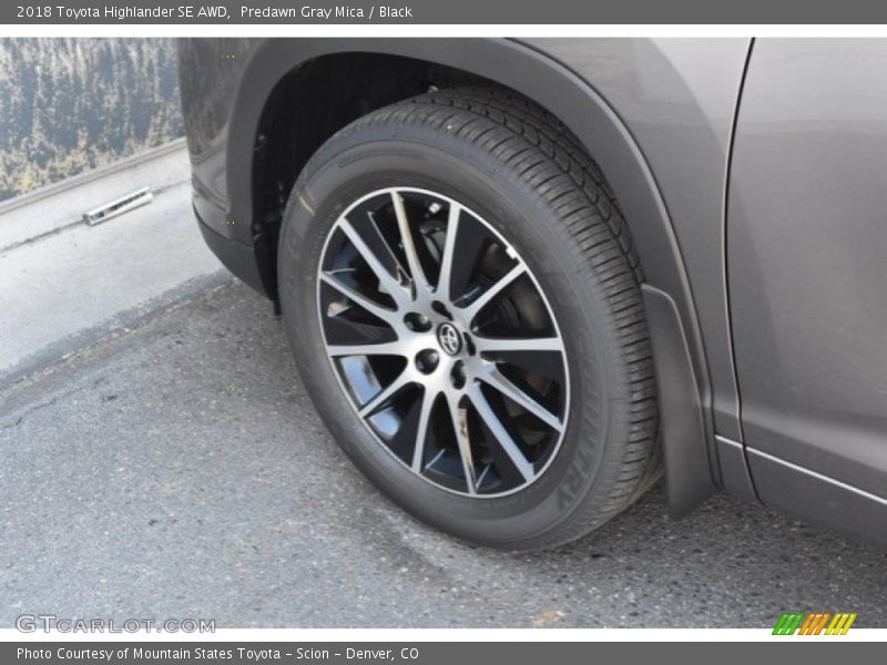 Predawn Gray Mica / Black 2018 Toyota Highlander SE AWD