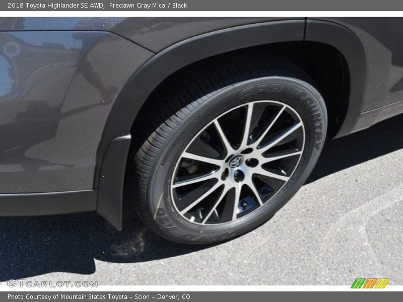 Predawn Gray Mica / Black 2018 Toyota Highlander SE AWD