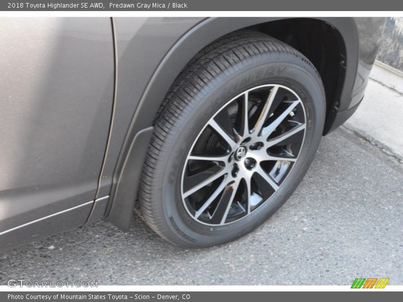 Predawn Gray Mica / Black 2018 Toyota Highlander SE AWD