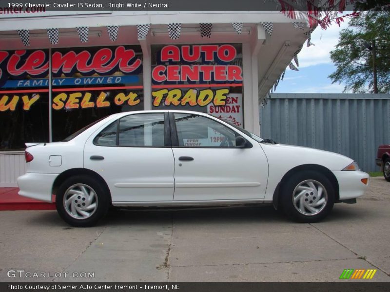 Bright White / Neutral 1999 Chevrolet Cavalier LS Sedan