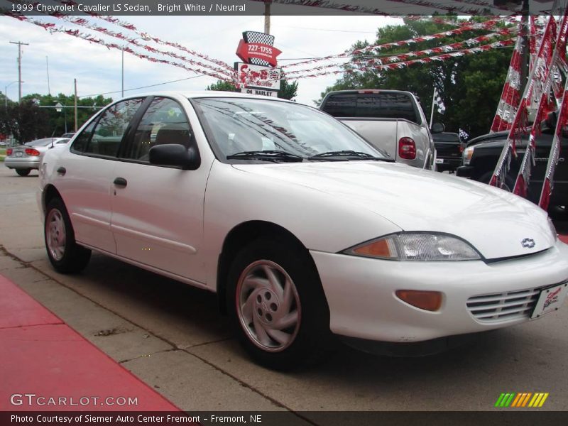 Bright White / Neutral 1999 Chevrolet Cavalier LS Sedan