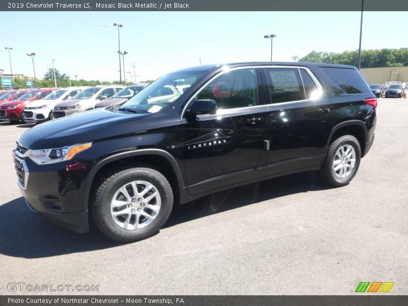 Front 3/4 View of 2019 Traverse LS