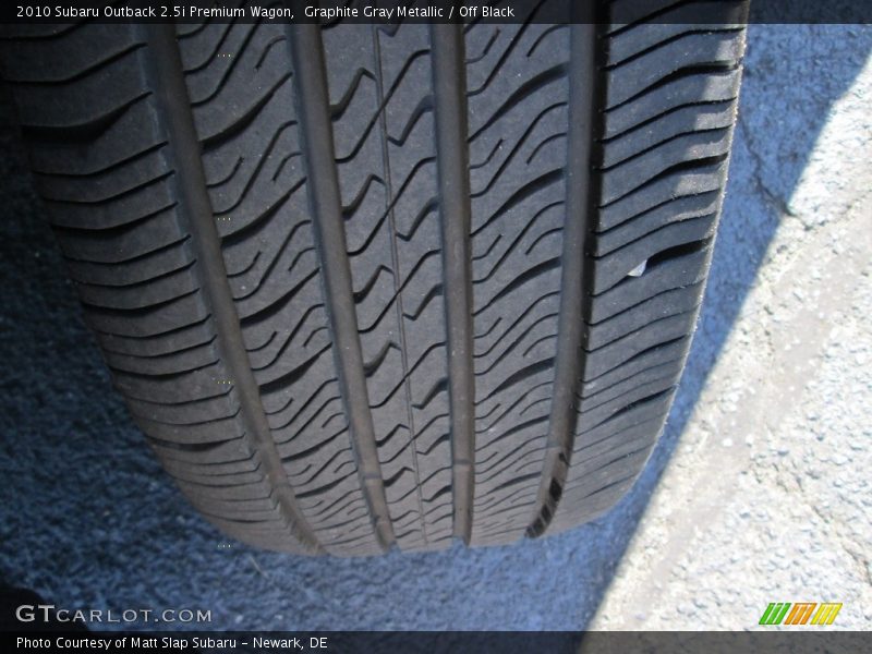 Graphite Gray Metallic / Off Black 2010 Subaru Outback 2.5i Premium Wagon