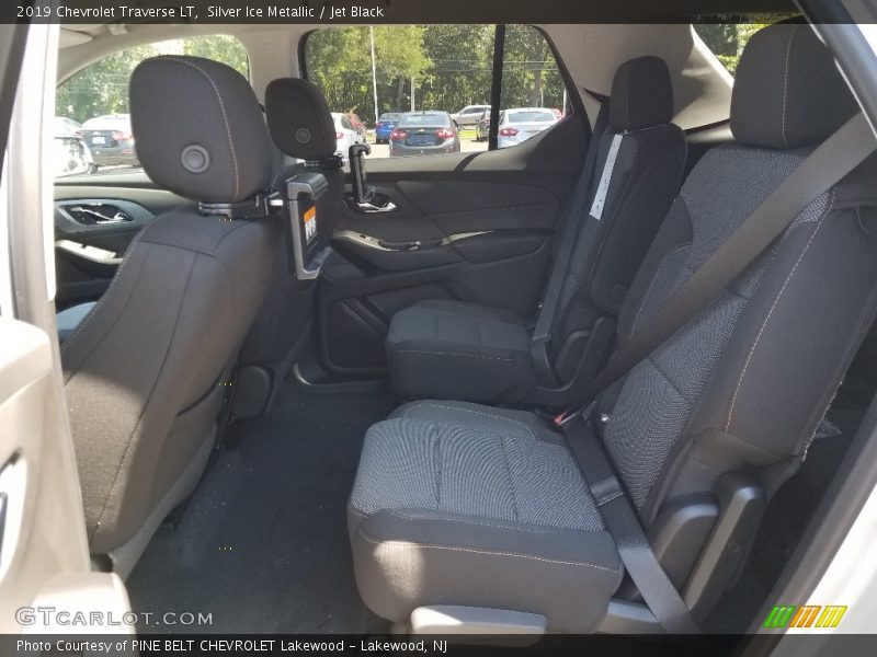 Silver Ice Metallic / Jet Black 2019 Chevrolet Traverse LT