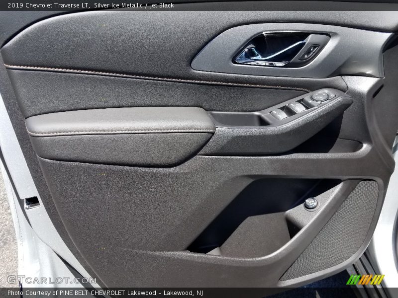 Silver Ice Metallic / Jet Black 2019 Chevrolet Traverse LT