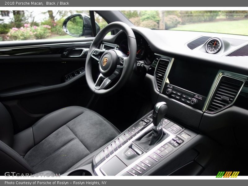 Black / Black 2018 Porsche Macan