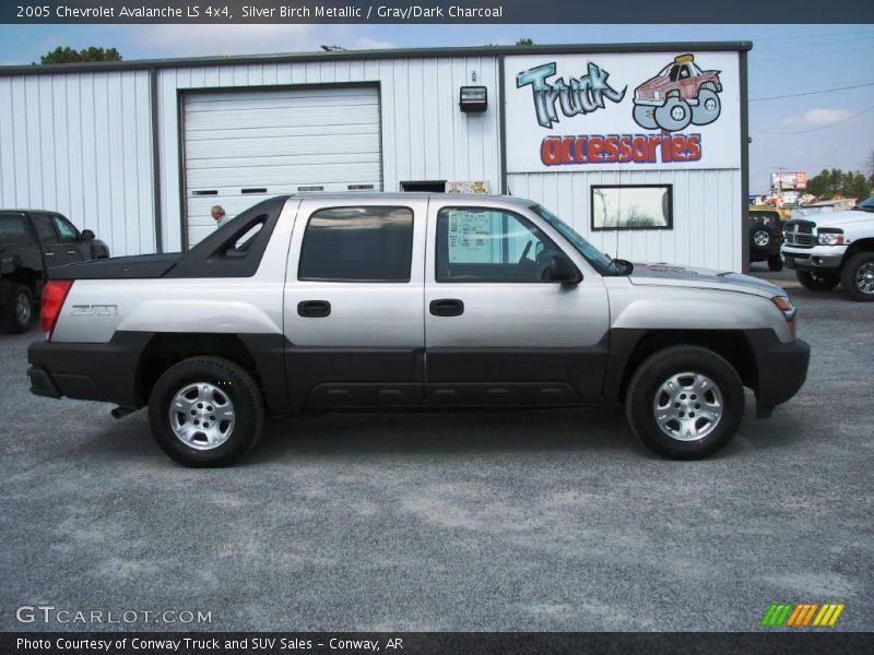 Silver Birch Metallic / Gray/Dark Charcoal 2005 Chevrolet Avalanche LS 4x4