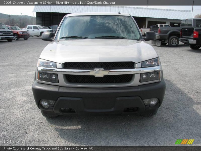 Silver Birch Metallic / Gray/Dark Charcoal 2005 Chevrolet Avalanche LS 4x4