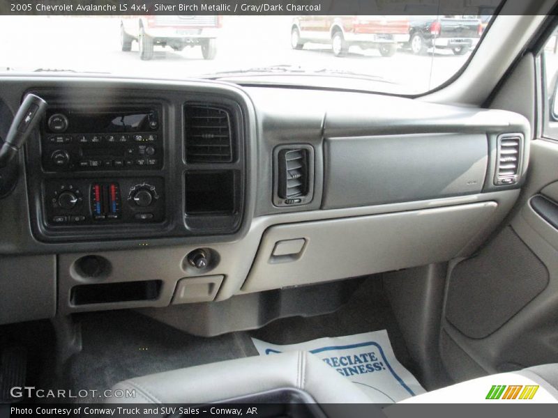 Silver Birch Metallic / Gray/Dark Charcoal 2005 Chevrolet Avalanche LS 4x4