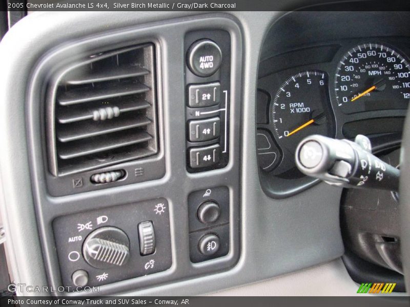 Silver Birch Metallic / Gray/Dark Charcoal 2005 Chevrolet Avalanche LS 4x4