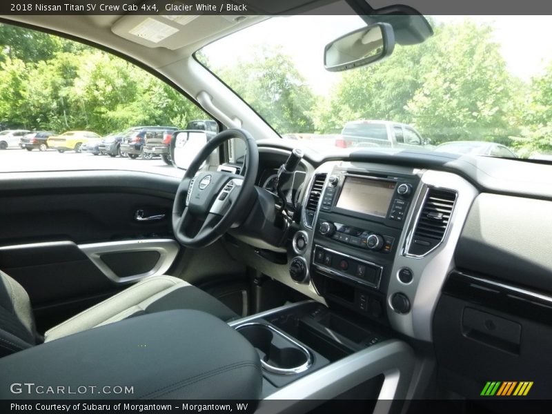 Glacier White / Black 2018 Nissan Titan SV Crew Cab 4x4