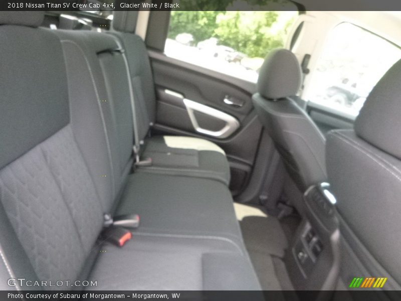 Glacier White / Black 2018 Nissan Titan SV Crew Cab 4x4