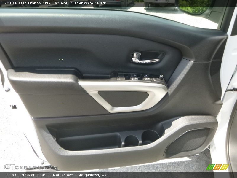Glacier White / Black 2018 Nissan Titan SV Crew Cab 4x4