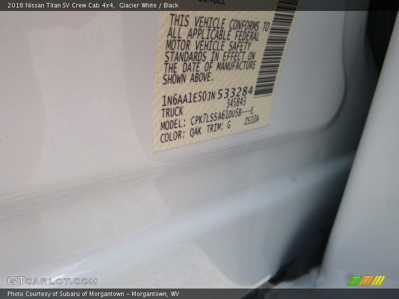 Glacier White / Black 2018 Nissan Titan SV Crew Cab 4x4