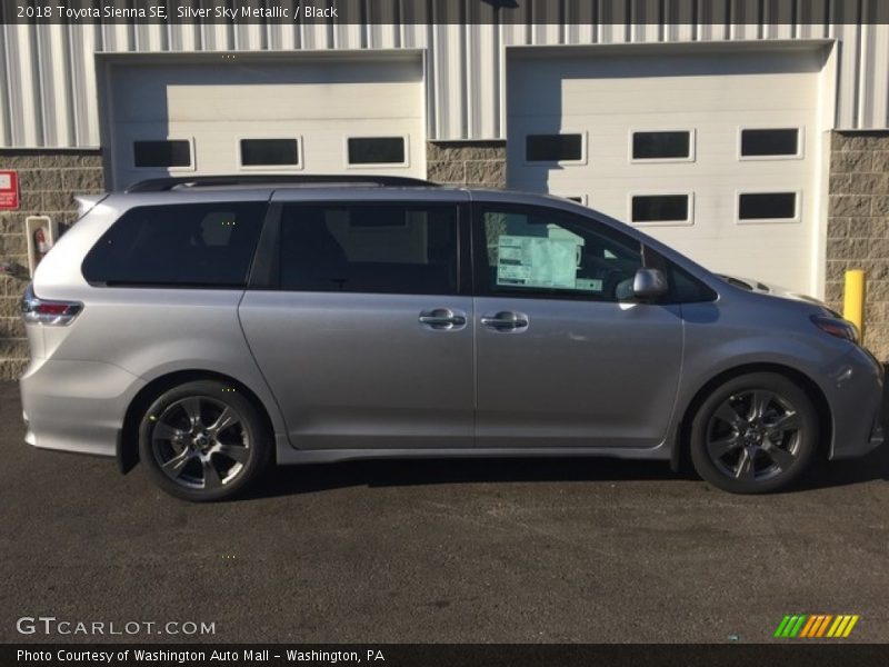 Silver Sky Metallic / Black 2018 Toyota Sienna SE