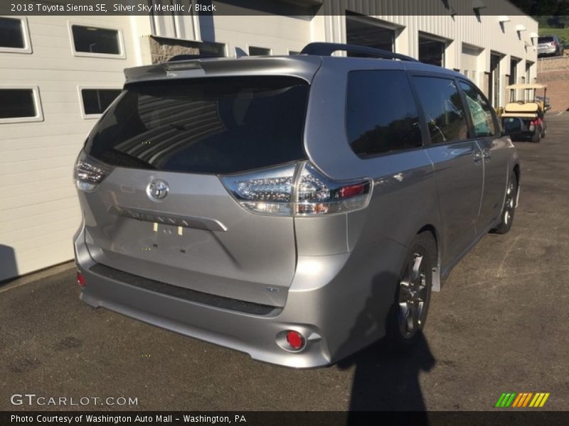 Silver Sky Metallic / Black 2018 Toyota Sienna SE