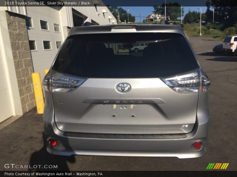 Silver Sky Metallic / Black 2018 Toyota Sienna SE
