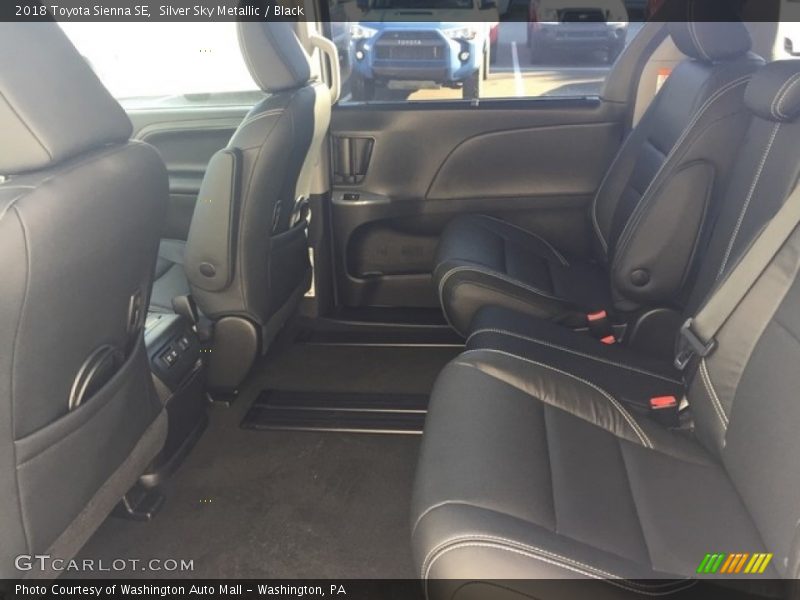 Silver Sky Metallic / Black 2018 Toyota Sienna SE