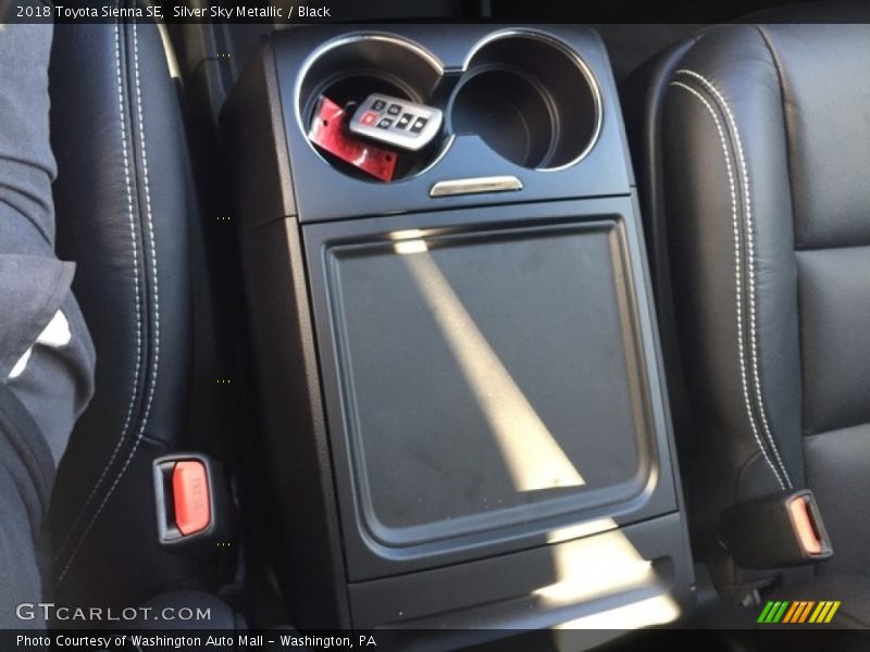 Silver Sky Metallic / Black 2018 Toyota Sienna SE