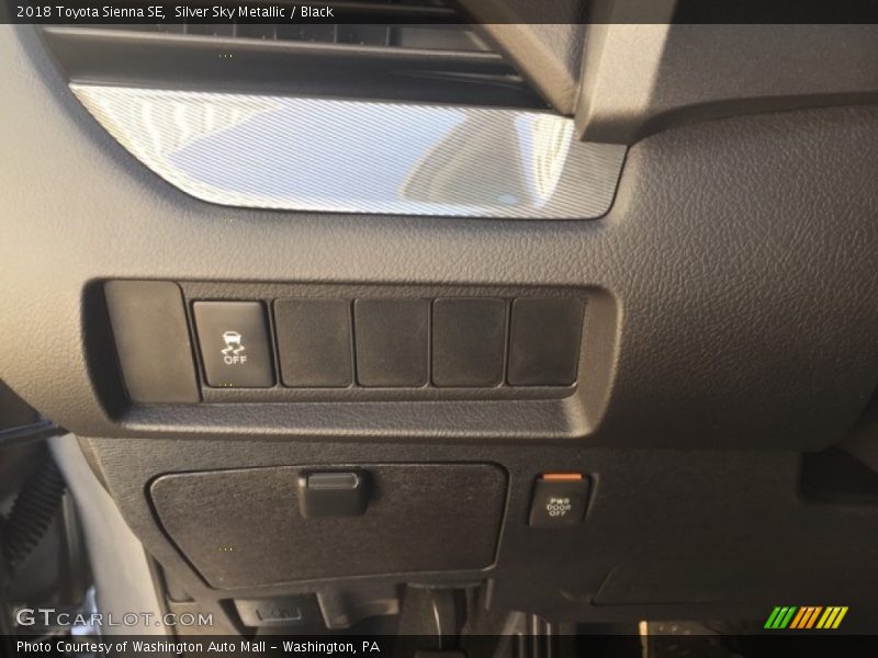 Silver Sky Metallic / Black 2018 Toyota Sienna SE