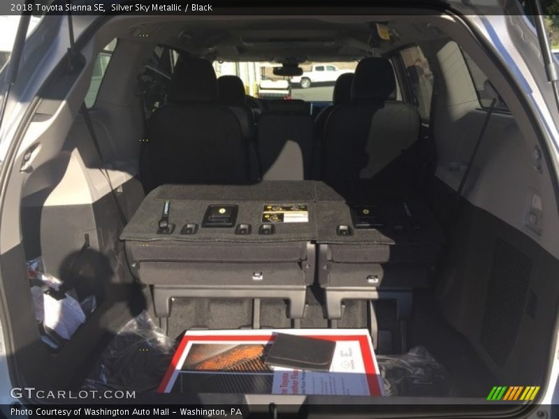 Silver Sky Metallic / Black 2018 Toyota Sienna SE