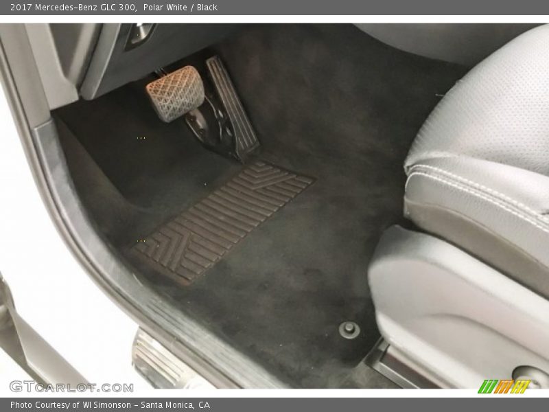 Polar White / Black 2017 Mercedes-Benz GLC 300