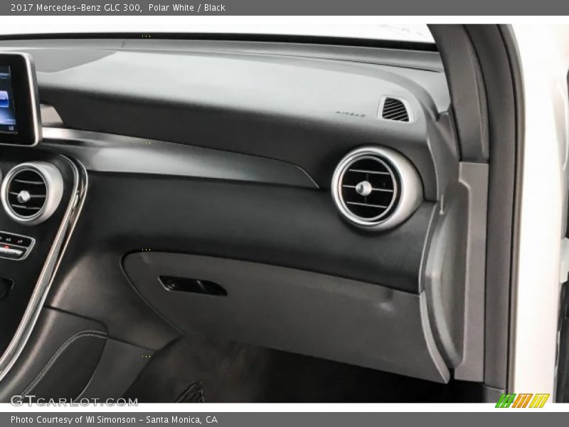 Polar White / Black 2017 Mercedes-Benz GLC 300